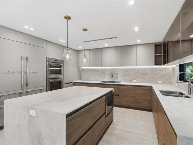 20001 NE 25th Avenue, Miami, FL 33180