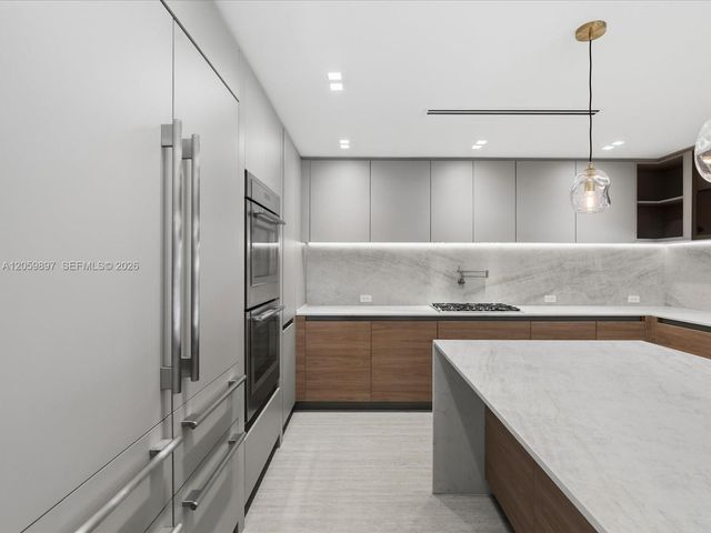 20001 NE 25th Avenue, Miami, FL 33180