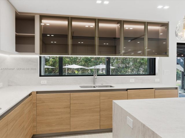 20001 NE 25th Avenue, Miami, FL 33180