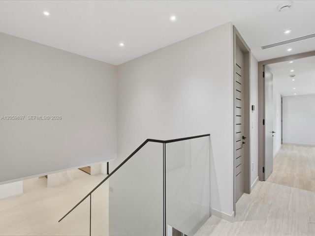20001 NE 25th Avenue, Miami, FL 33180