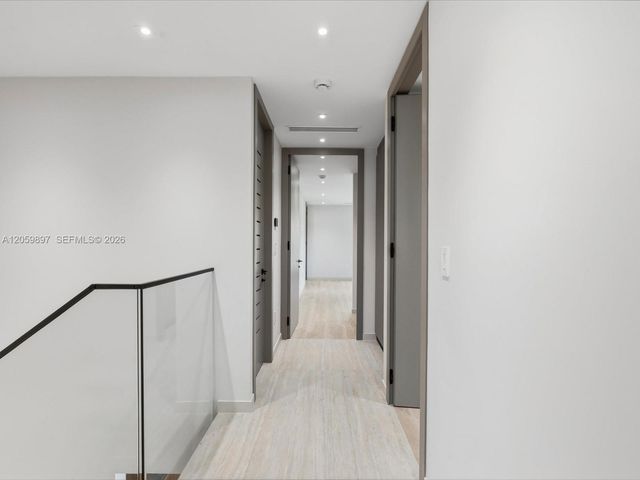 20001 NE 25th Avenue, Miami, FL 33180