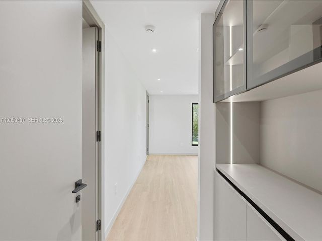 20001 NE 25th Avenue, Miami, FL 33180