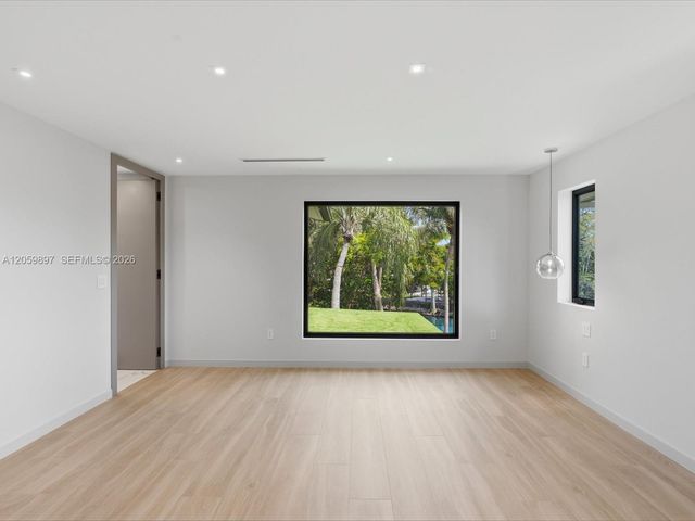 20001 NE 25th Avenue, Miami, FL 33180