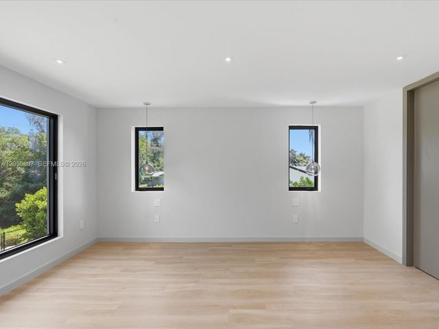 20001 NE 25th Avenue, Miami, FL 33180