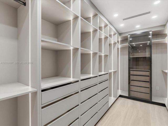 20001 NE 25th Avenue, Miami, FL 33180