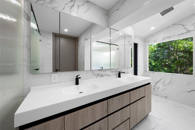 20001 NE 25th Avenue, Miami, FL 33180