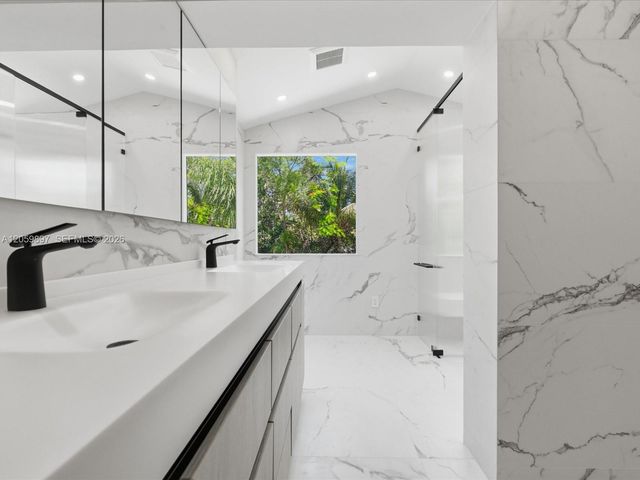 20001 NE 25th Avenue, Miami, FL 33180