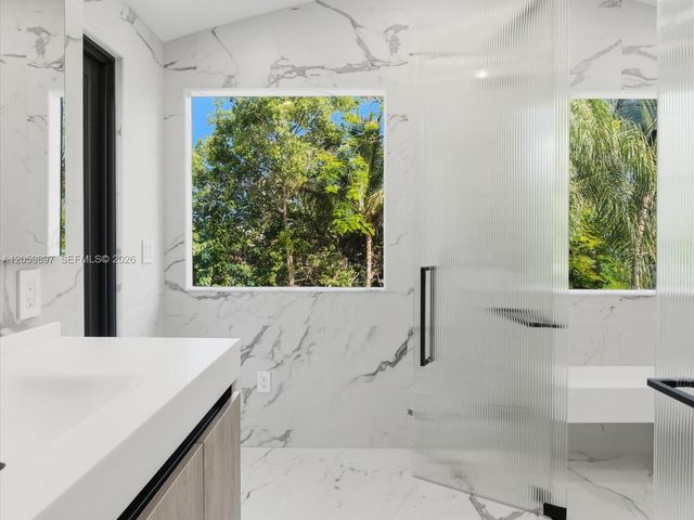 20001 NE 25th Avenue, Miami, FL 33180