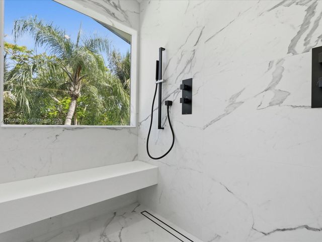 20001 NE 25th Avenue, Miami, FL 33180
