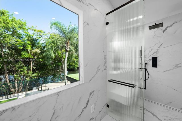 20001 NE 25th Avenue, Miami, FL 33180