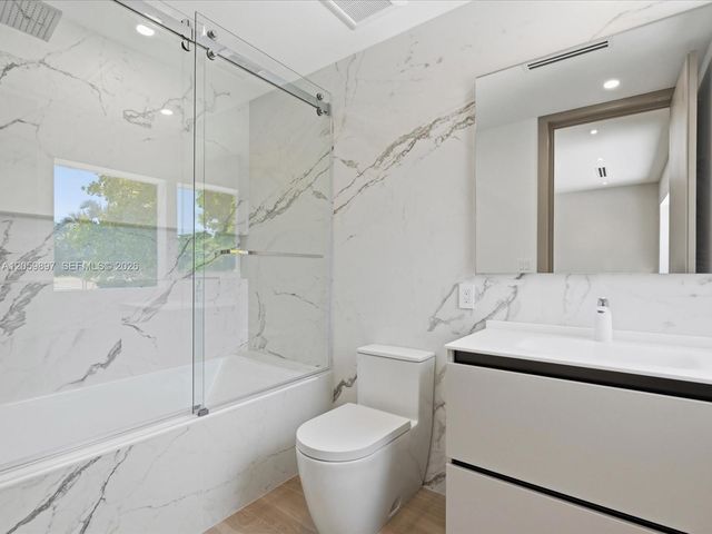20001 NE 25th Avenue, Miami, FL 33180