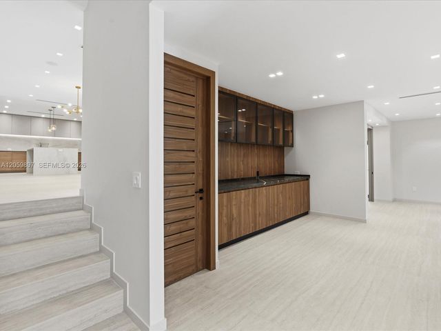 20001 NE 25th Avenue, Miami, FL 33180
