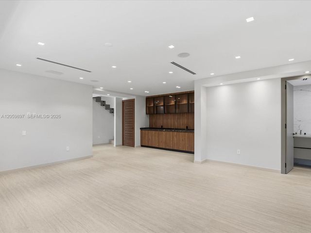20001 NE 25th Avenue, Miami, FL 33180