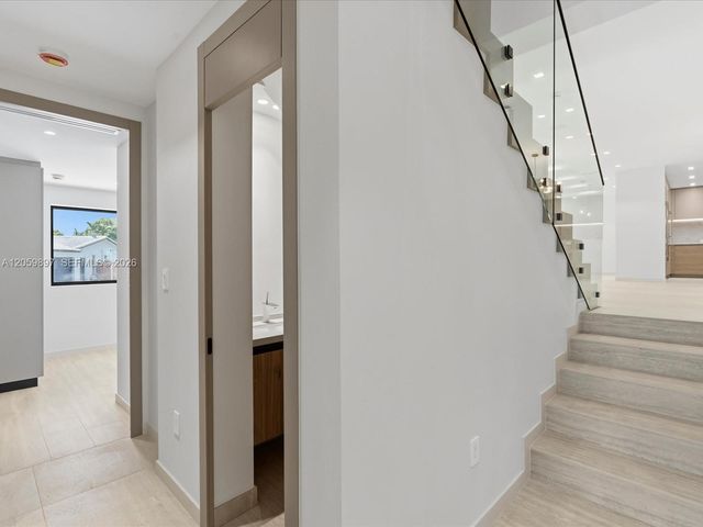 20001 NE 25th Avenue, Miami, FL 33180