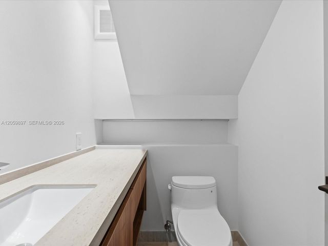 20001 NE 25th Avenue, Miami, FL 33180