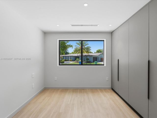 20001 NE 25th Avenue, Miami, FL 33180
