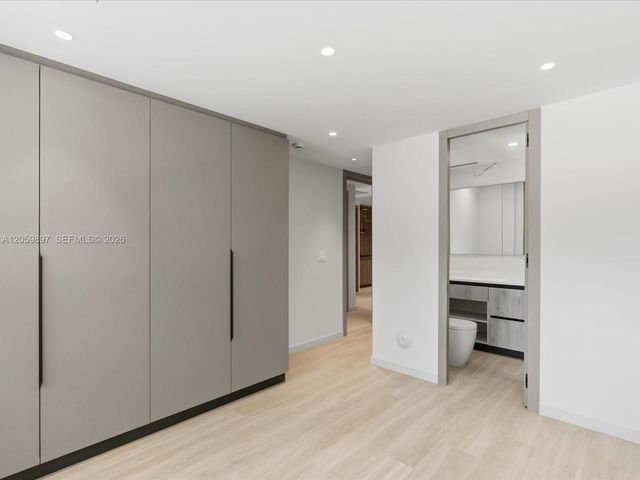 20001 NE 25th Avenue, Miami, FL 33180