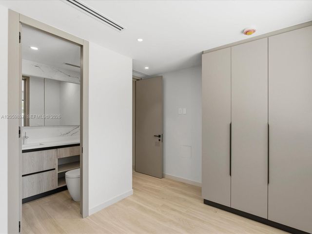 20001 NE 25th Avenue, Miami, FL 33180