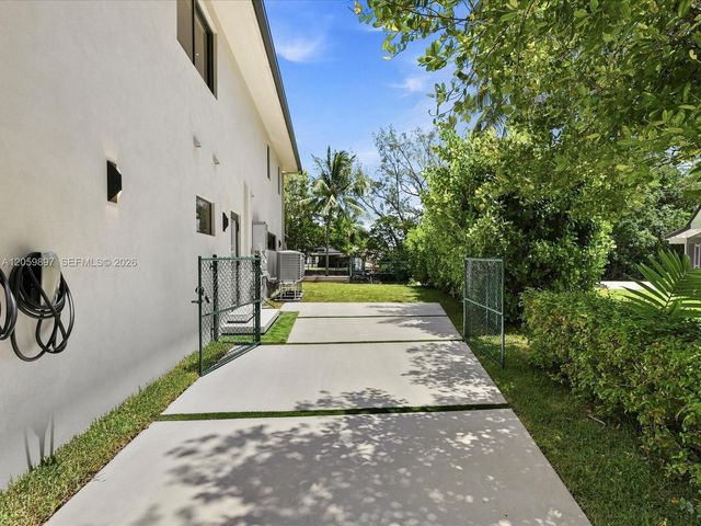 20001 NE 25th Avenue, Miami, FL 33180