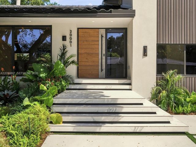 20001 NE 25th Avenue, Miami, FL 33180