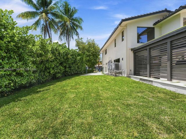 20001 NE 25th Avenue, Miami, FL 33180