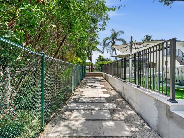 20001 NE 25th Avenue, Miami, FL 33180
