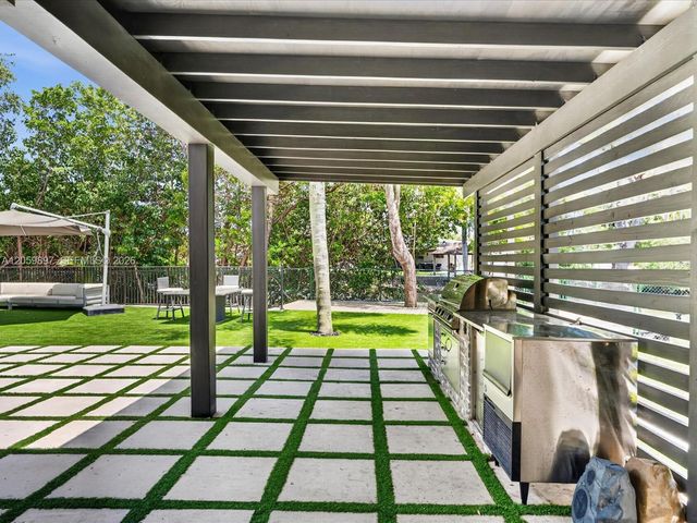 20001 NE 25th Avenue, Miami, FL 33180