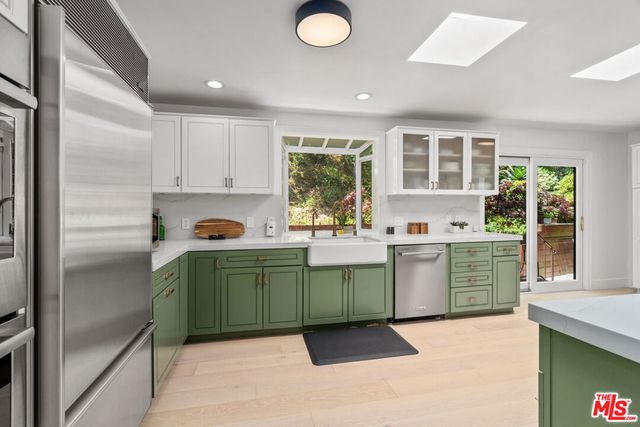 2617 Harlesden Court, Los Angeles, CA 90046