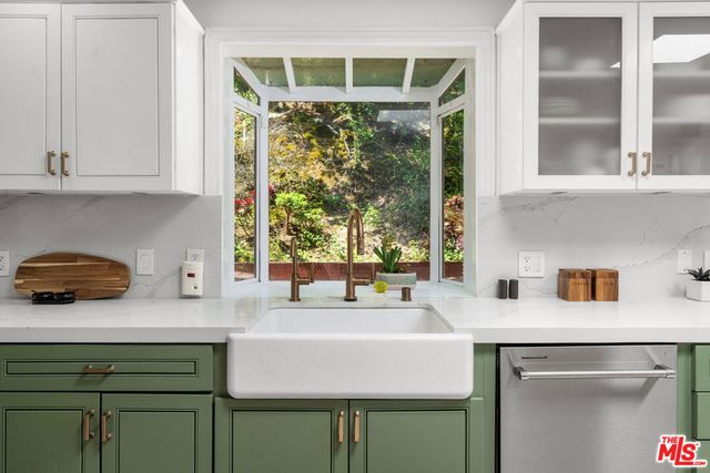 2617 Harlesden Court, Los Angeles, CA 90046