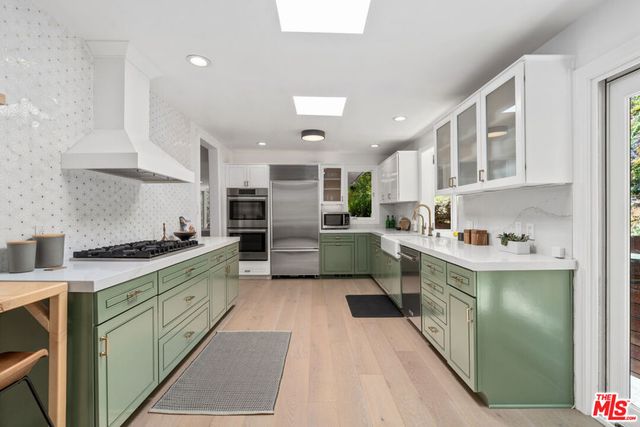 2617 Harlesden Court, Los Angeles, CA 90046