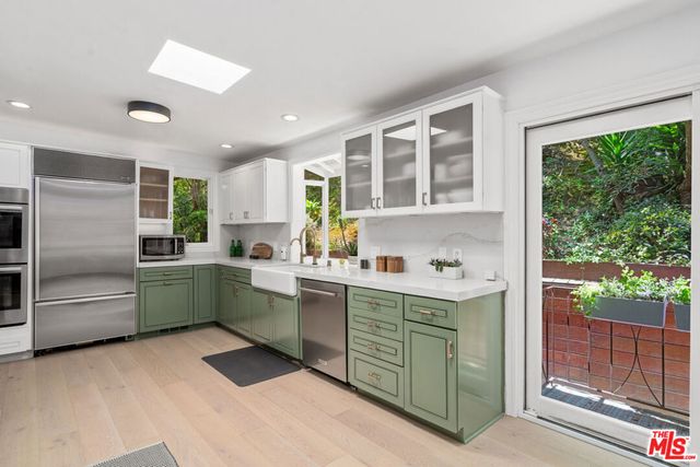 2617 Harlesden Court, Los Angeles, CA 90046