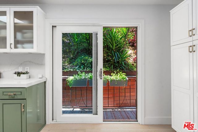 2617 Harlesden Court, Los Angeles, CA 90046