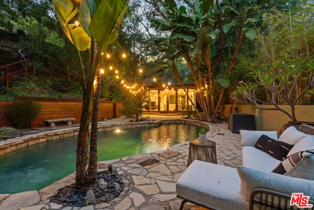 2617 Harlesden Court, Los Angeles, CA 90046
