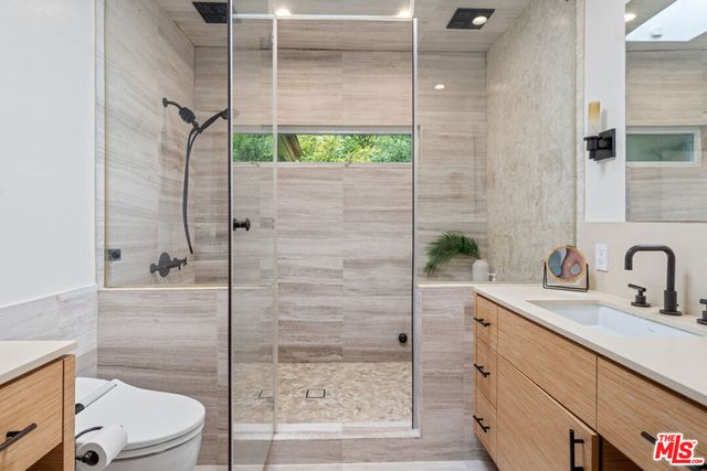 2617 Harlesden Court, Los Angeles, CA 90046