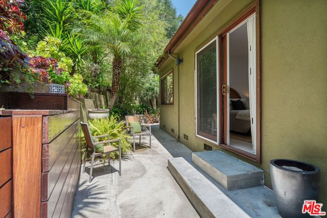 2617 Harlesden Court, Los Angeles, CA 90046