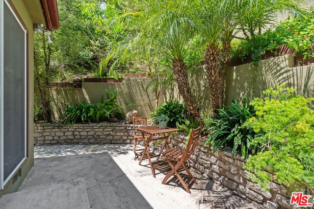2617 Harlesden Court, Los Angeles, CA 90046