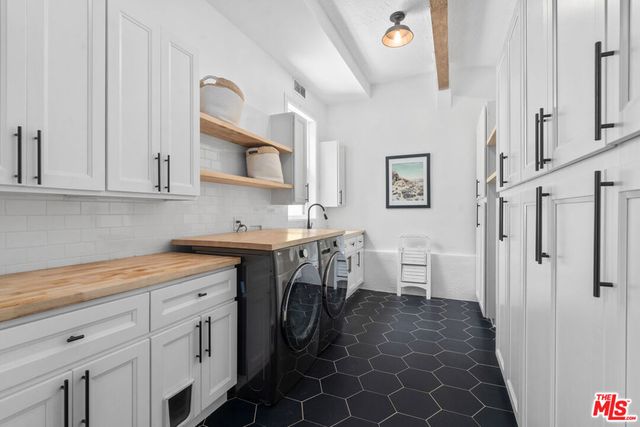2617 Harlesden Court, Los Angeles, CA 90046