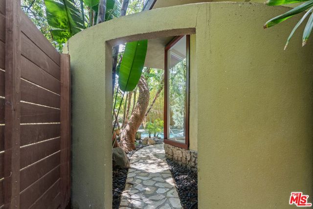 2617 Harlesden Court, Los Angeles, CA 90046