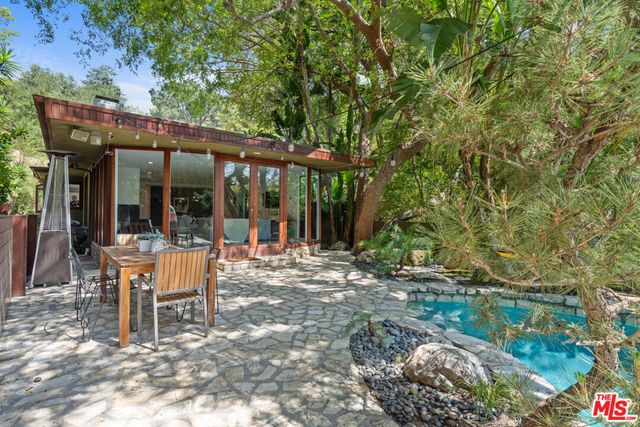 2617 Harlesden Court, Los Angeles, CA 90046