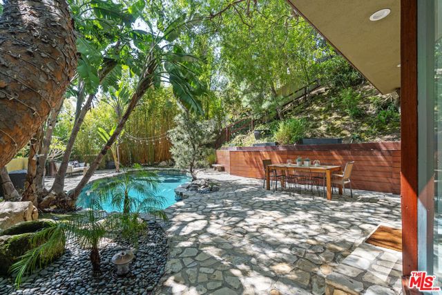 2617 Harlesden Court, Los Angeles, CA 90046