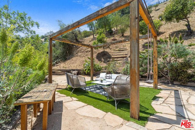2617 Harlesden Court, Los Angeles, CA 90046