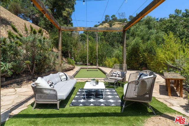 2617 Harlesden Court, Los Angeles, CA 90046
