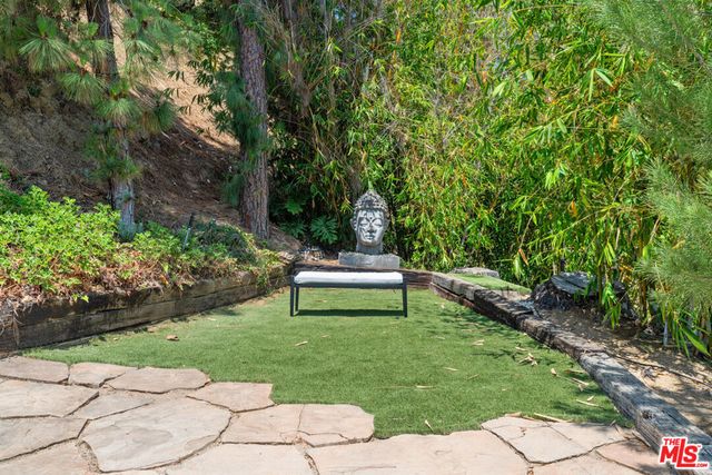 2617 Harlesden Court, Los Angeles, CA 90046