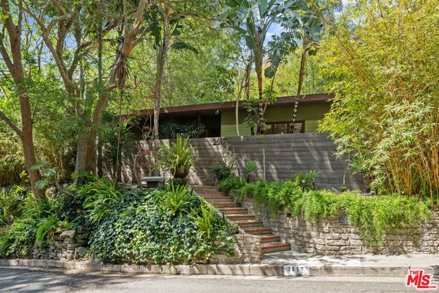 2617 Harlesden Court, Los Angeles, CA 90046