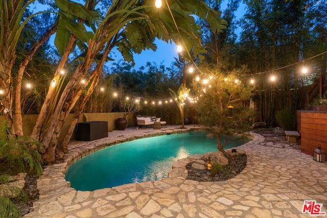 2617 Harlesden Court, Los Angeles, CA 90046