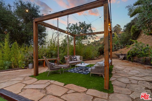 2617 Harlesden Court, Los Angeles, CA 90046