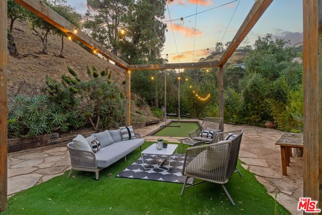 2617 Harlesden Court, Los Angeles, CA 90046