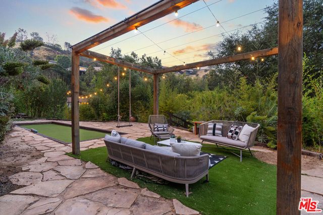 2617 Harlesden Court, Los Angeles, CA 90046