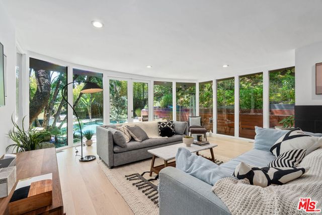 2617 Harlesden Court, Los Angeles, CA 90046