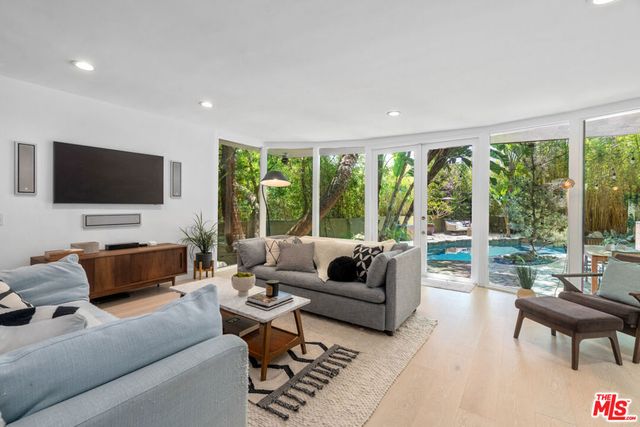 2617 Harlesden Court, Los Angeles, CA 90046